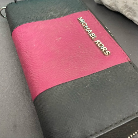 Michael Kors Wallet - Picture 3 of 7